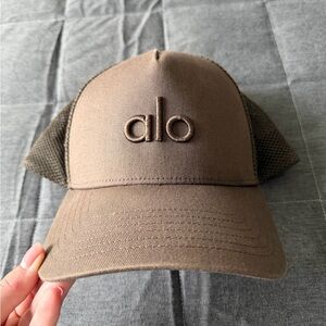 ALO yoga brown unisex district trucker hat